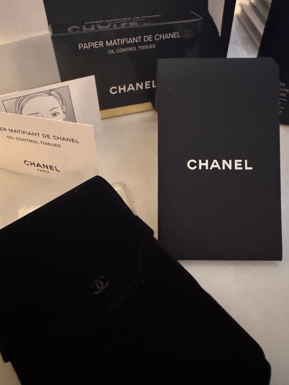 CHANEL blotting papers. oil reducing papers, velvet pouch, box, instructions.